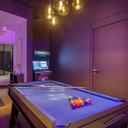 Villa La - Piscine / Karaoke / Jeux Fontaine (Rhone-Alps)
