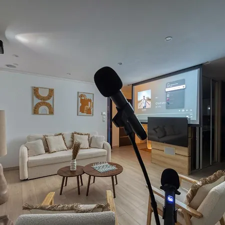 La - Piscine / Karaoke / Jeux *