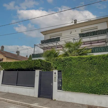 La - Piscine / Karaoke / Jeux *
